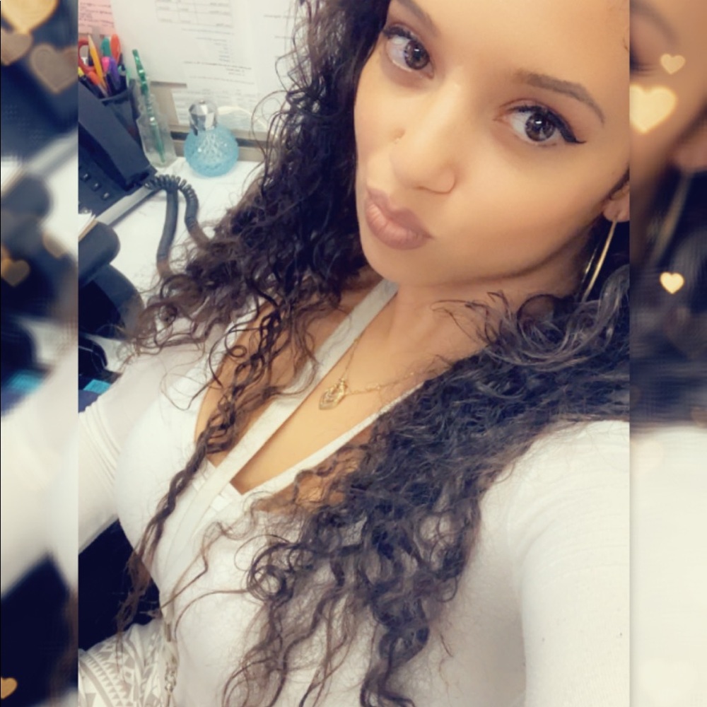 Meet your Posher, Cynthia